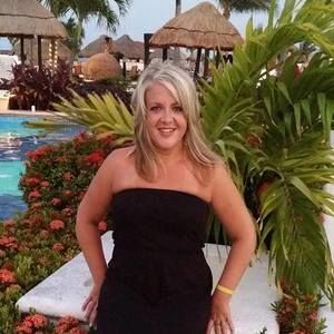 Meet your Posher, Adrianne